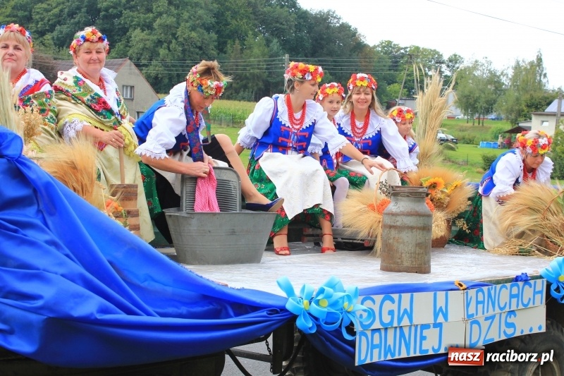 Zdjęcie w galerii na portalu naszraciborz.pl: Niebiańska szkoła, biuro ochrony dożynek i kobylskie leniuchy na dożynkach w Rzuchowie wiadomości z regionu