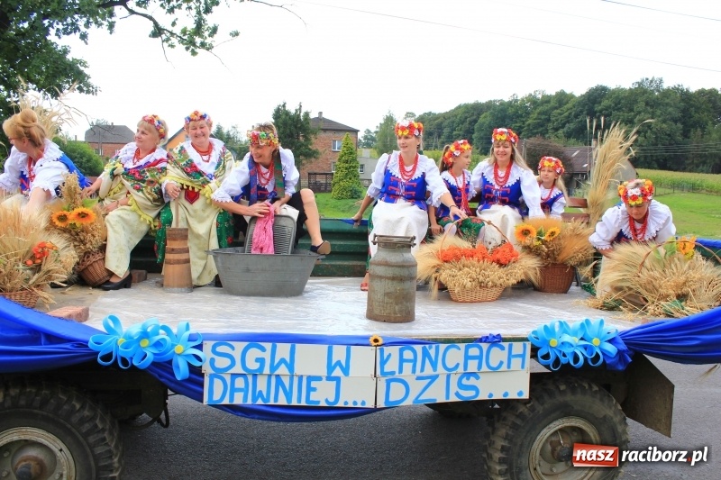 Zdjęcie w galerii na portalu naszraciborz.pl: Niebiańska szkoła, biuro ochrony dożynek i kobylskie leniuchy na dożynkach w Rzuchowie wiadomości z regionu