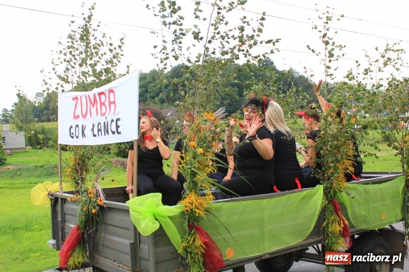 Zdjęcie w galerii na portalu naszraciborz.pl: Niebiańska szkoła, biuro ochrony dożynek i kobylskie leniuchy na dożynkach w Rzuchowie wiadomości z regionu