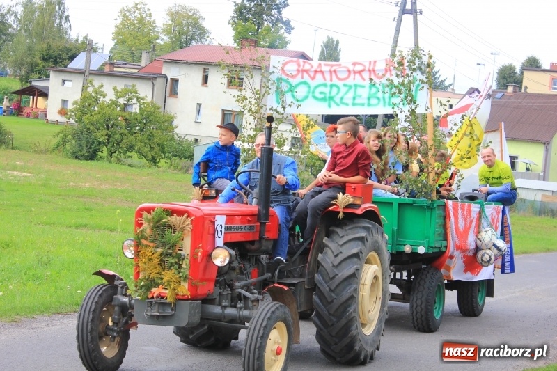 Zdjęcie w galerii na portalu naszraciborz.pl: Niebiańska szkoła, biuro ochrony dożynek i kobylskie leniuchy na dożynkach w Rzuchowie wiadomości z regionu
