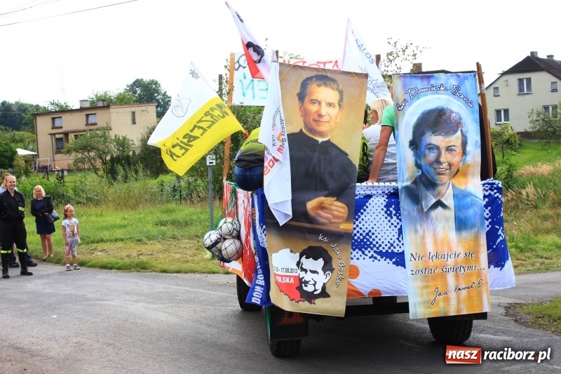 Zdjęcie w galerii na portalu naszraciborz.pl: Niebiańska szkoła, biuro ochrony dożynek i kobylskie leniuchy na dożynkach w Rzuchowie wiadomości z regionu