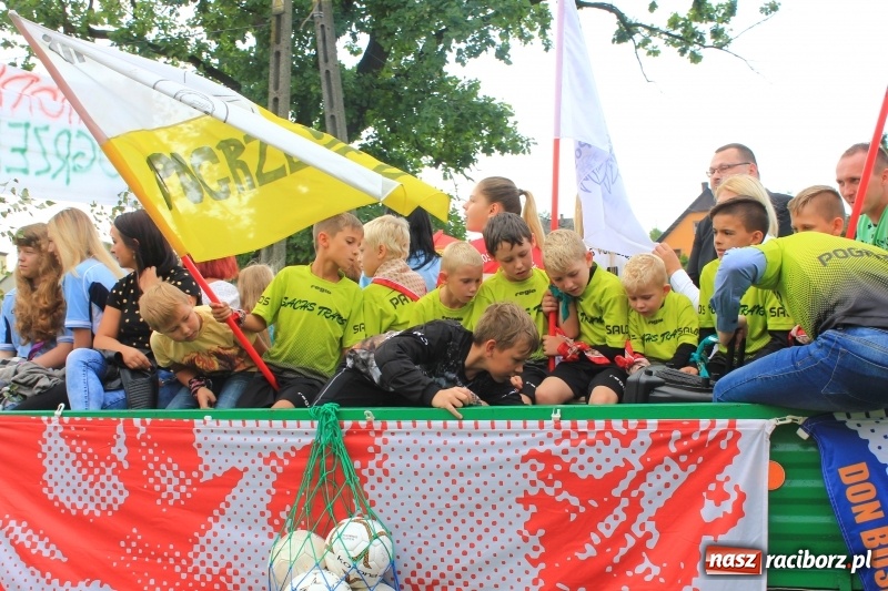 Zdjęcie w galerii na portalu naszraciborz.pl: Niebiańska szkoła, biuro ochrony dożynek i kobylskie leniuchy na dożynkach w Rzuchowie wiadomości z regionu