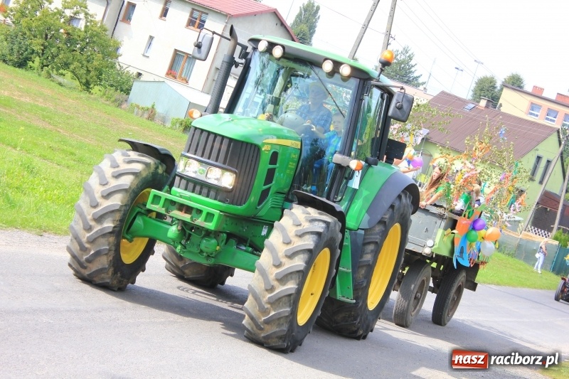 Zdjęcie w galerii na portalu naszraciborz.pl: Niebiańska szkoła, biuro ochrony dożynek i kobylskie leniuchy na dożynkach w Rzuchowie wiadomości z regionu