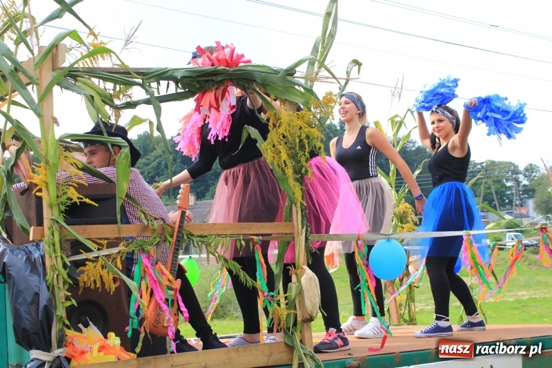 Zdjęcie w galerii na portalu naszraciborz.pl: Niebiańska szkoła, biuro ochrony dożynek i kobylskie leniuchy na dożynkach w Rzuchowie wiadomości z regionu