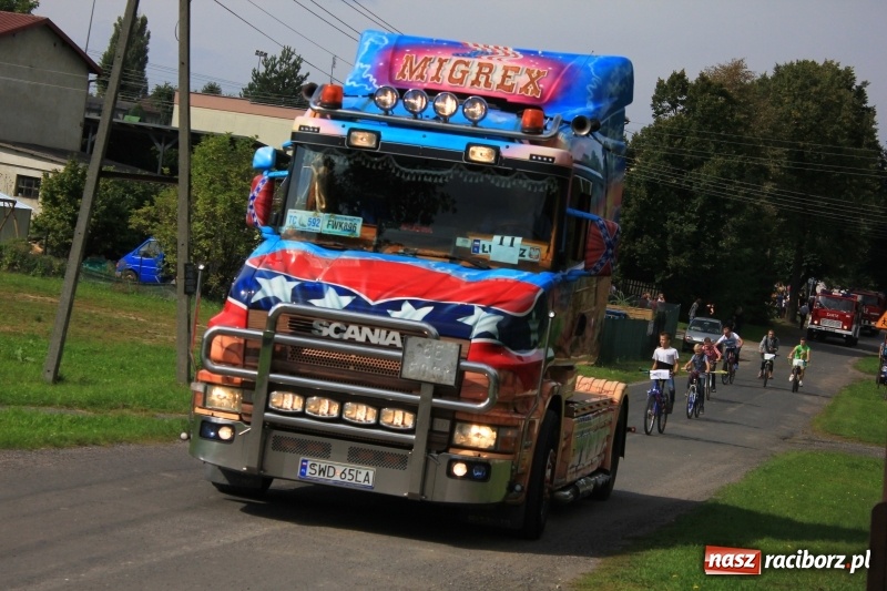 Zdjęcie w galerii na portalu naszraciborz.pl: Niebiańska szkoła, biuro ochrony dożynek i kobylskie leniuchy na dożynkach w Rzuchowie wiadomości z regionu