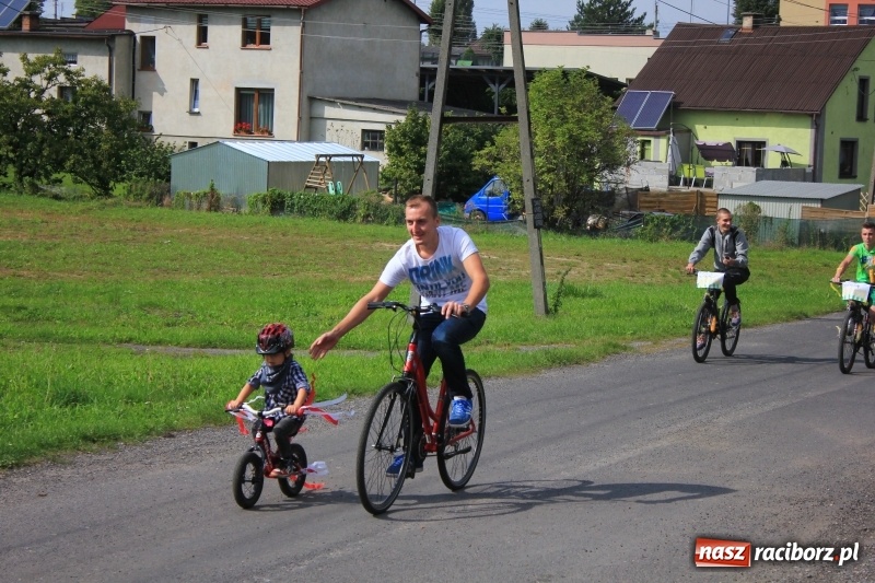 Zdjęcie w galerii na portalu naszraciborz.pl: Niebiańska szkoła, biuro ochrony dożynek i kobylskie leniuchy na dożynkach w Rzuchowie wiadomości z regionu