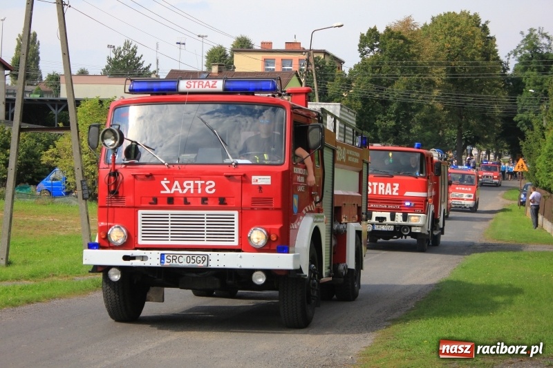 Zdjęcie w galerii na portalu naszraciborz.pl: Niebiańska szkoła, biuro ochrony dożynek i kobylskie leniuchy na dożynkach w Rzuchowie wiadomości z regionu