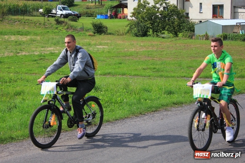 Zdjęcie w galerii na portalu naszraciborz.pl: Niebiańska szkoła, biuro ochrony dożynek i kobylskie leniuchy na dożynkach w Rzuchowie wiadomości z regionu