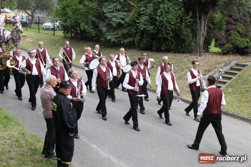 Zdjęcie w galerii na portalu naszraciborz.pl: U sąsiadów. Potężny korowód dożynkowy w Syryni wiadomości z regionu
