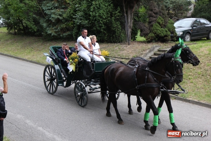 Zdjęcie w galerii na portalu naszraciborz.pl: U sąsiadów. Potężny korowód dożynkowy w Syryni wiadomości z regionu