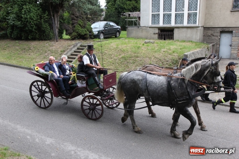 Zdjęcie w galerii na portalu naszraciborz.pl: U sąsiadów. Potężny korowód dożynkowy w Syryni wiadomości z regionu