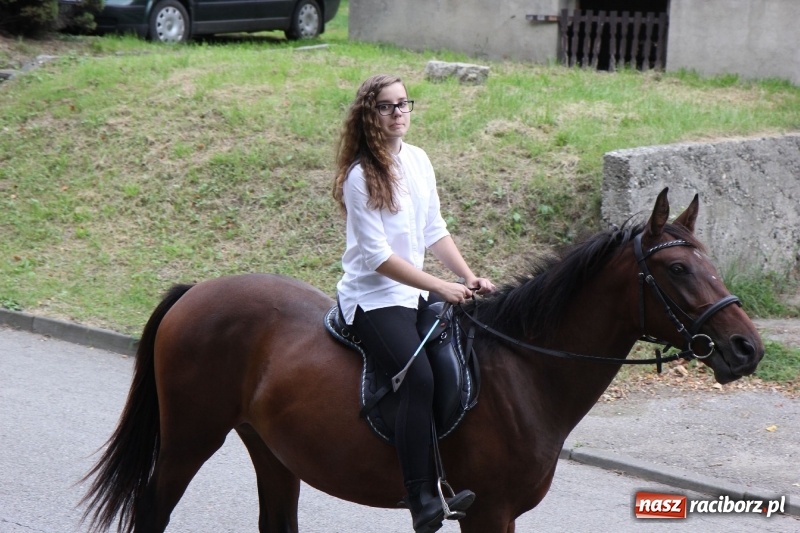 Zdjęcie w galerii na portalu naszraciborz.pl: U sąsiadów. Potężny korowód dożynkowy w Syryni wiadomości z regionu