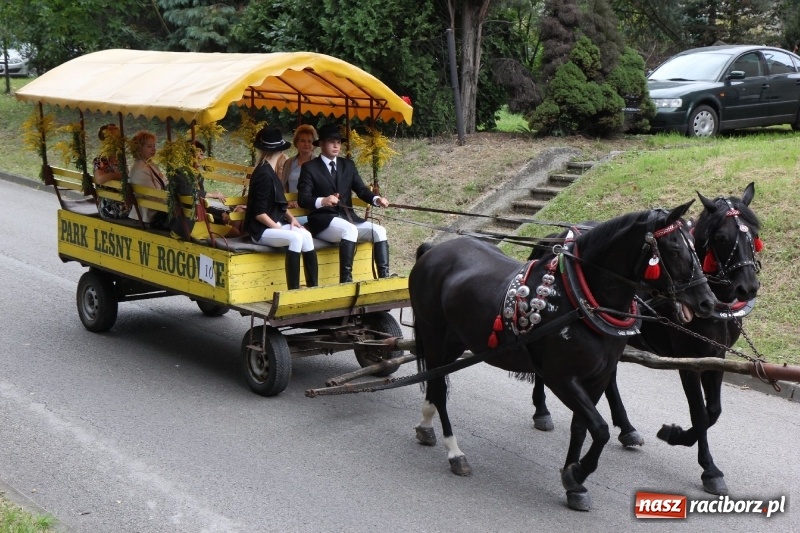 Zdjęcie w galerii na portalu naszraciborz.pl: U sąsiadów. Potężny korowód dożynkowy w Syryni wiadomości z regionu