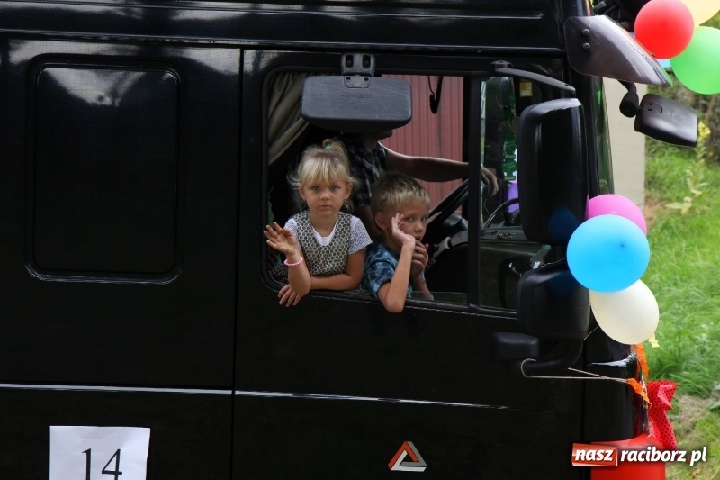 Zdjęcie w galerii na portalu naszraciborz.pl: U sąsiadów. Potężny korowód dożynkowy w Syryni wiadomości z regionu