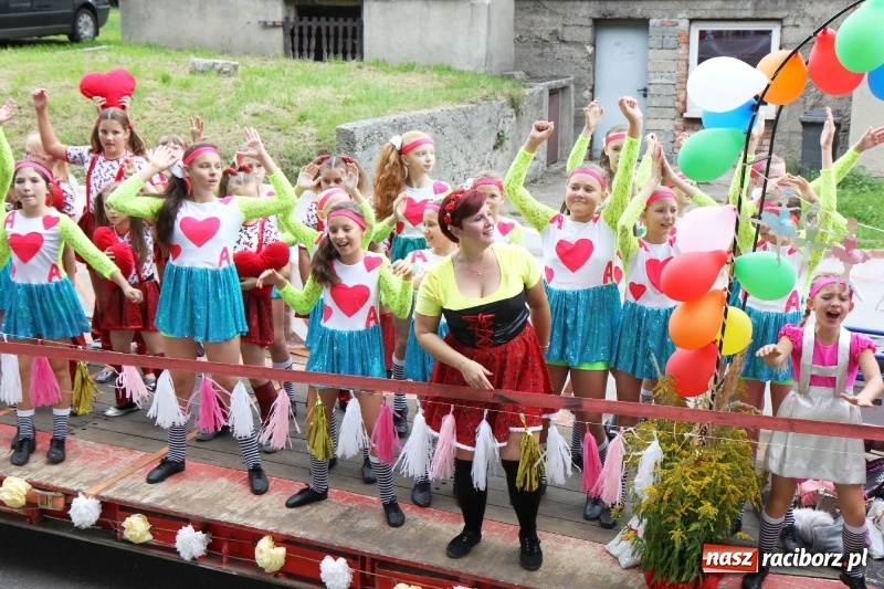 Zdjęcie w galerii na portalu naszraciborz.pl: U sąsiadów. Potężny korowód dożynkowy w Syryni wiadomości z regionu
