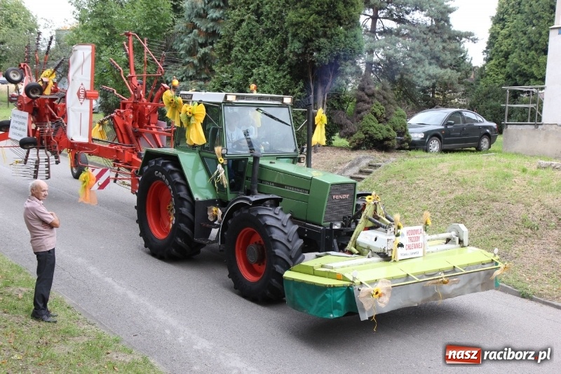 Zdjęcie w galerii na portalu naszraciborz.pl: U sąsiadów. Potężny korowód dożynkowy w Syryni wiadomości z regionu