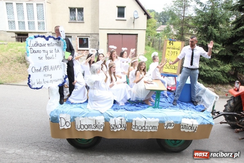 Zdjęcie w galerii na portalu naszraciborz.pl: U sąsiadów. Potężny korowód dożynkowy w Syryni wiadomości z regionu