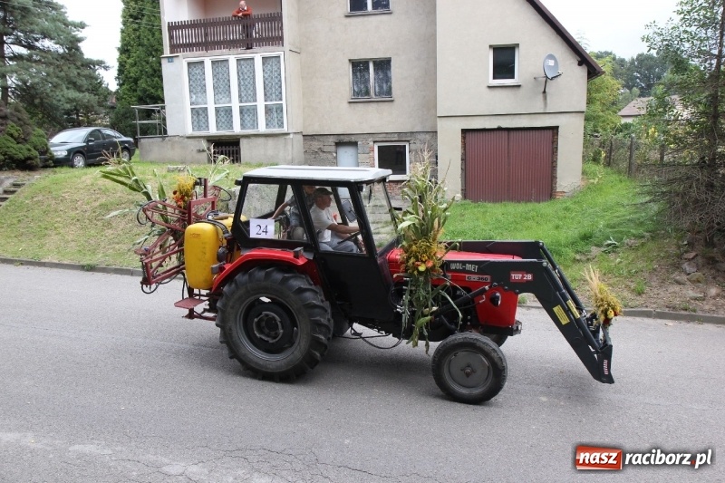 Zdjęcie w galerii na portalu naszraciborz.pl: U sąsiadów. Potężny korowód dożynkowy w Syryni wiadomości z regionu