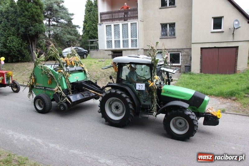 Zdjęcie w galerii na portalu naszraciborz.pl: U sąsiadów. Potężny korowód dożynkowy w Syryni wiadomości z regionu