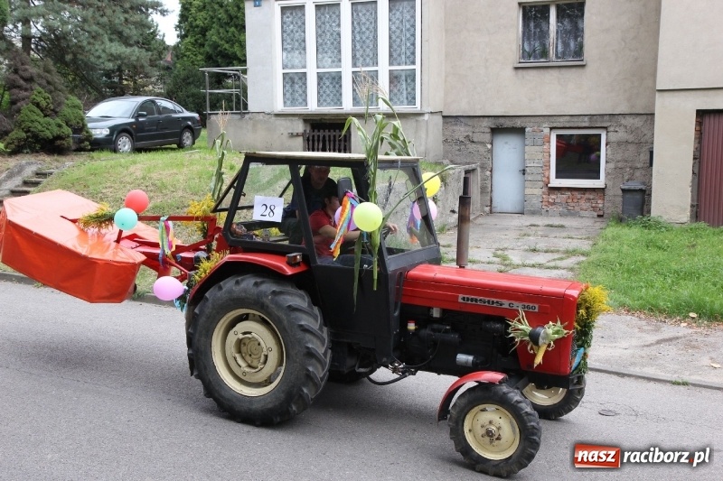 Zdjęcie w galerii na portalu naszraciborz.pl: U sąsiadów. Potężny korowód dożynkowy w Syryni wiadomości z regionu