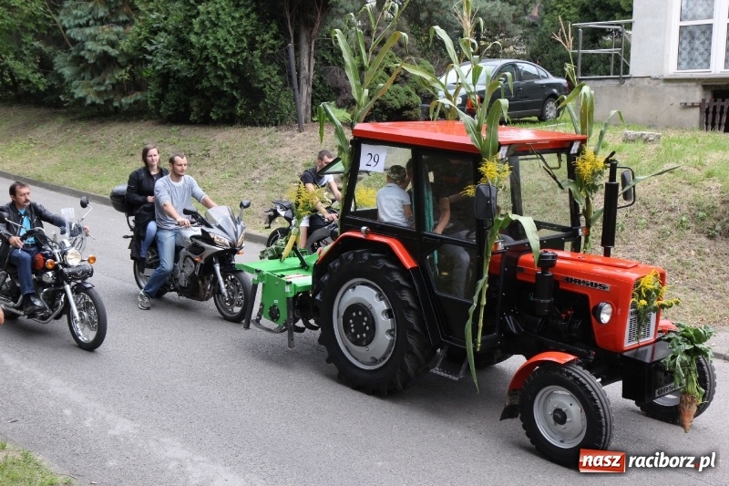 Zdjęcie w galerii na portalu naszraciborz.pl: U sąsiadów. Potężny korowód dożynkowy w Syryni wiadomości z regionu