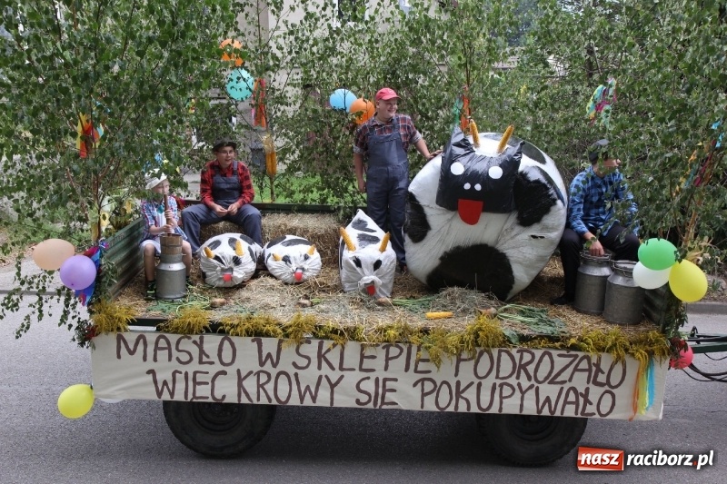 Zdjęcie w galerii na portalu naszraciborz.pl: U sąsiadów. Potężny korowód dożynkowy w Syryni wiadomości z regionu