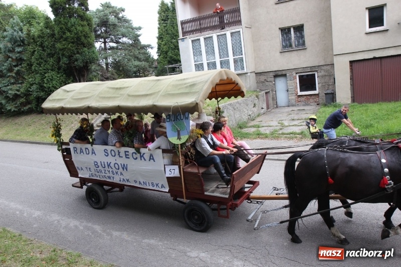 Zdjęcie w galerii na portalu naszraciborz.pl: U sąsiadów. Potężny korowód dożynkowy w Syryni wiadomości z regionu