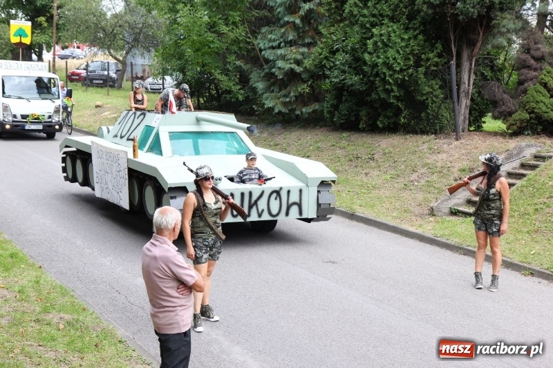 Zdjęcie w galerii na portalu naszraciborz.pl: U sąsiadów. Potężny korowód dożynkowy w Syryni wiadomości z regionu