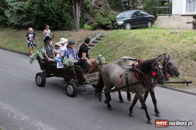 Zdjęcie w galerii na portalu naszraciborz.pl: U sąsiadów. Potężny korowód dożynkowy w Syryni wiadomości z regionu