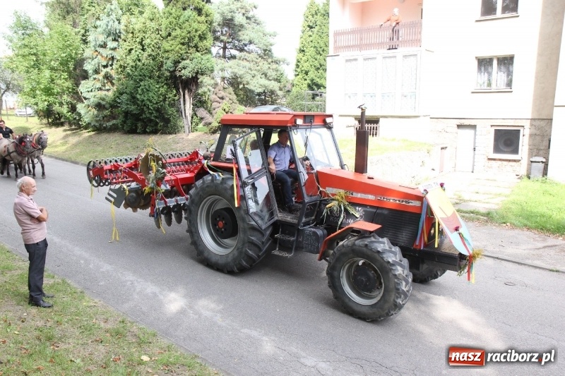Zdjęcie w galerii na portalu naszraciborz.pl: U sąsiadów. Potężny korowód dożynkowy w Syryni wiadomości z regionu