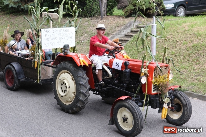 Zdjęcie w galerii na portalu naszraciborz.pl: U sąsiadów. Potężny korowód dożynkowy w Syryni wiadomości z regionu
