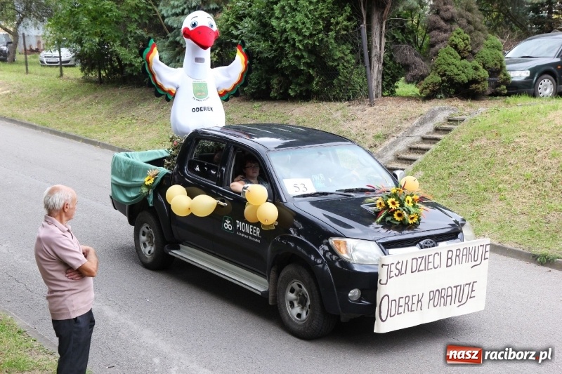 Zdjęcie w galerii na portalu naszraciborz.pl: U sąsiadów. Potężny korowód dożynkowy w Syryni wiadomości z regionu