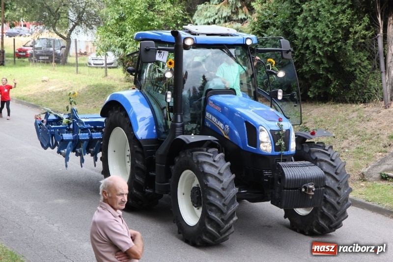 Zdjęcie w galerii na portalu naszraciborz.pl: U sąsiadów. Potężny korowód dożynkowy w Syryni wiadomości z regionu