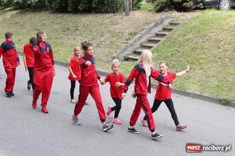 Zdjęcie w galerii na portalu naszraciborz.pl: U sąsiadów. Potężny korowód dożynkowy w Syryni wiadomości z regionu