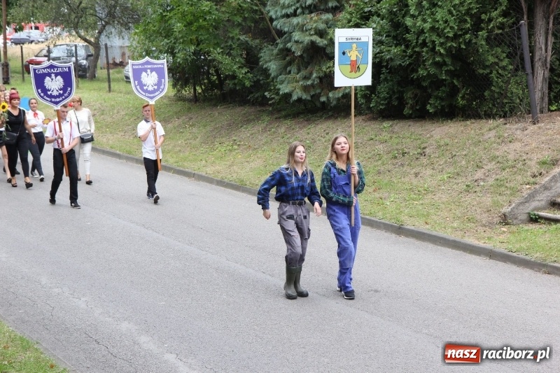 Zdjęcie w galerii na portalu naszraciborz.pl: U sąsiadów. Potężny korowód dożynkowy w Syryni wiadomości z regionu