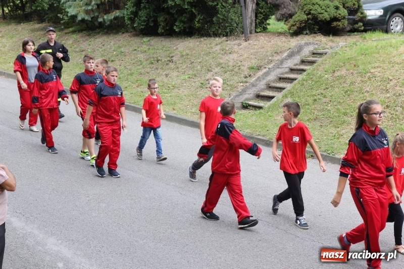 Zdjęcie w galerii na portalu naszraciborz.pl: U sąsiadów. Potężny korowód dożynkowy w Syryni wiadomości z regionu