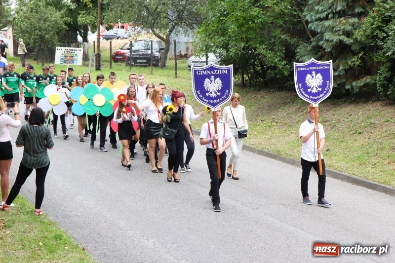 Zdjęcie w galerii na portalu naszraciborz.pl: U sąsiadów. Potężny korowód dożynkowy w Syryni wiadomości z regionu
