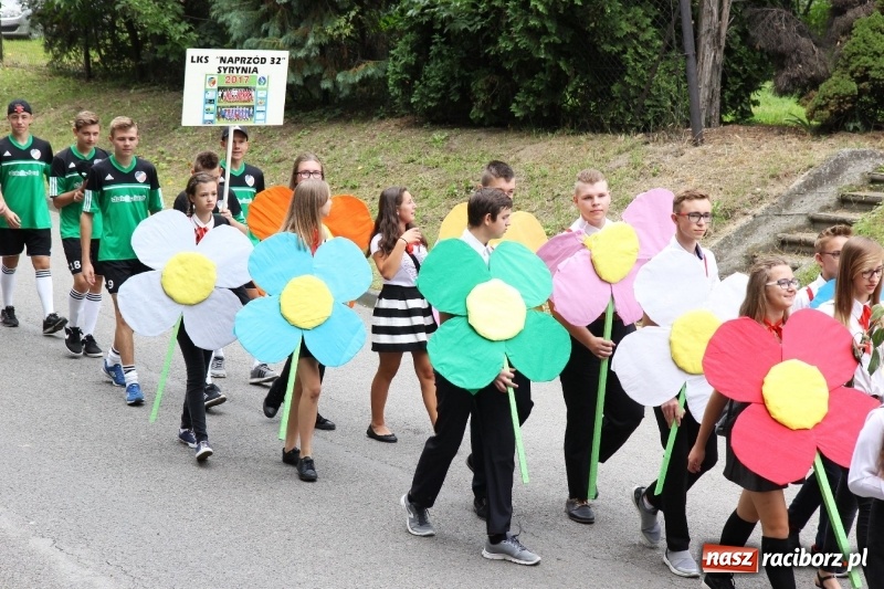 Zdjęcie w galerii na portalu naszraciborz.pl: U sąsiadów. Potężny korowód dożynkowy w Syryni wiadomości z regionu