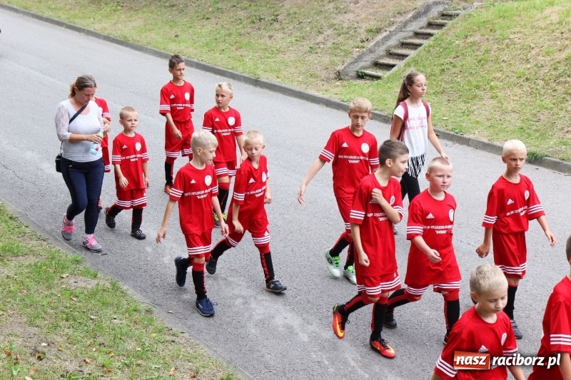 Zdjęcie w galerii na portalu naszraciborz.pl: U sąsiadów. Potężny korowód dożynkowy w Syryni wiadomości z regionu