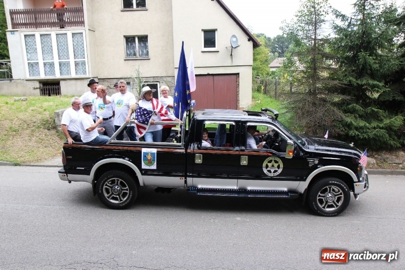 Zdjęcie w galerii na portalu naszraciborz.pl: U sąsiadów. Potężny korowód dożynkowy w Syryni wiadomości z regionu