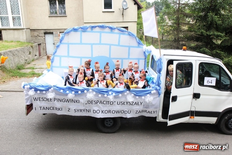 Zdjęcie w galerii na portalu naszraciborz.pl: U sąsiadów. Potężny korowód dożynkowy w Syryni wiadomości z regionu