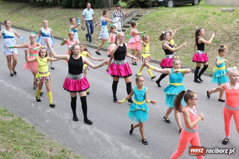 Zdjęcie w galerii na portalu naszraciborz.pl: U sąsiadów. Potężny korowód dożynkowy w Syryni wiadomości z regionu