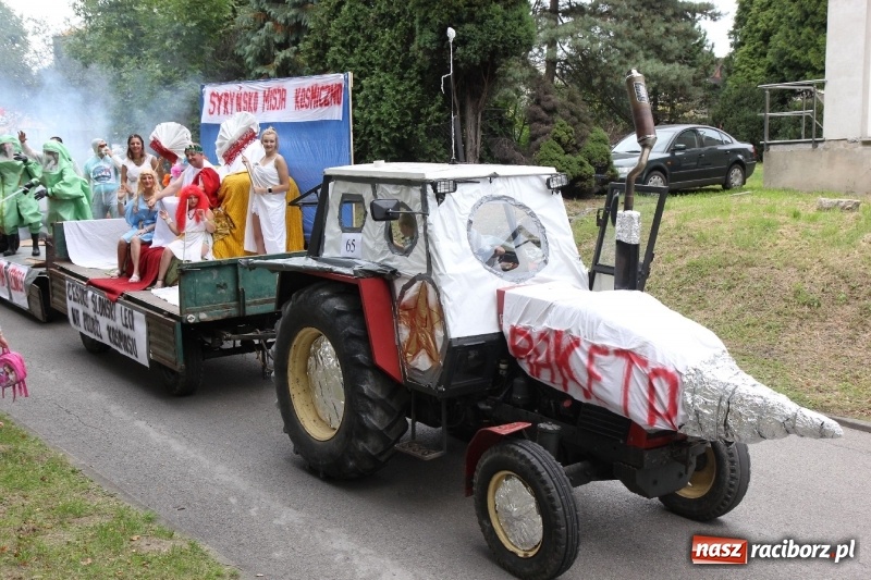 Zdjęcie w galerii na portalu naszraciborz.pl: U sąsiadów. Potężny korowód dożynkowy w Syryni wiadomości z regionu