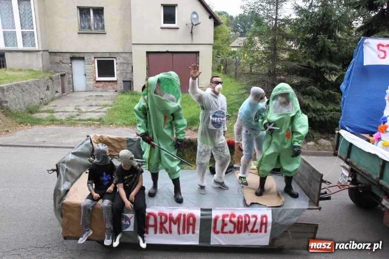 Zdjęcie w galerii na portalu naszraciborz.pl: U sąsiadów. Potężny korowód dożynkowy w Syryni wiadomości z regionu