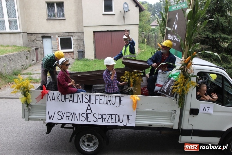 Zdjęcie w galerii na portalu naszraciborz.pl: U sąsiadów. Potężny korowód dożynkowy w Syryni wiadomości z regionu