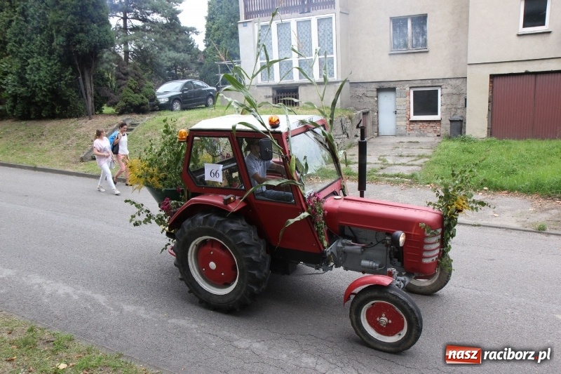 Zdjęcie w galerii na portalu naszraciborz.pl: U sąsiadów. Potężny korowód dożynkowy w Syryni wiadomości z regionu