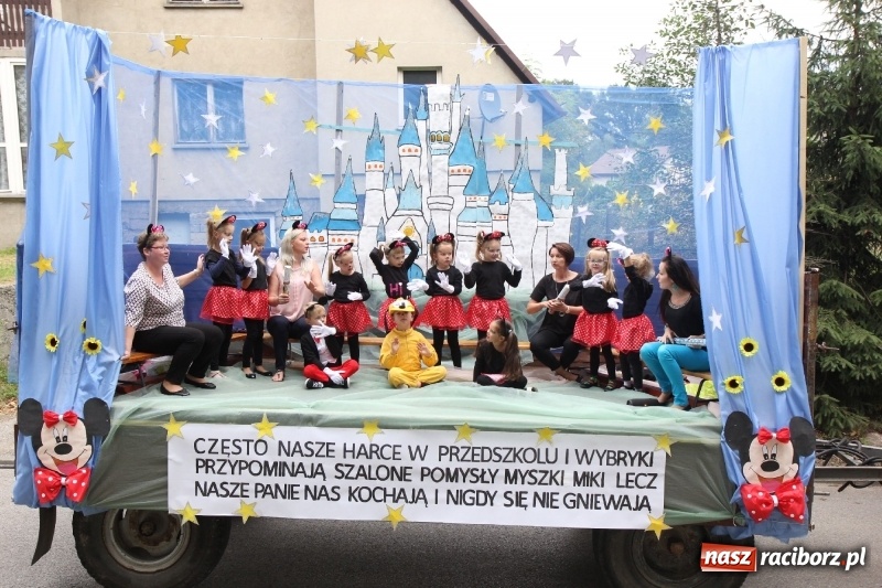 Zdjęcie w galerii na portalu naszraciborz.pl: U sąsiadów. Potężny korowód dożynkowy w Syryni wiadomości z regionu