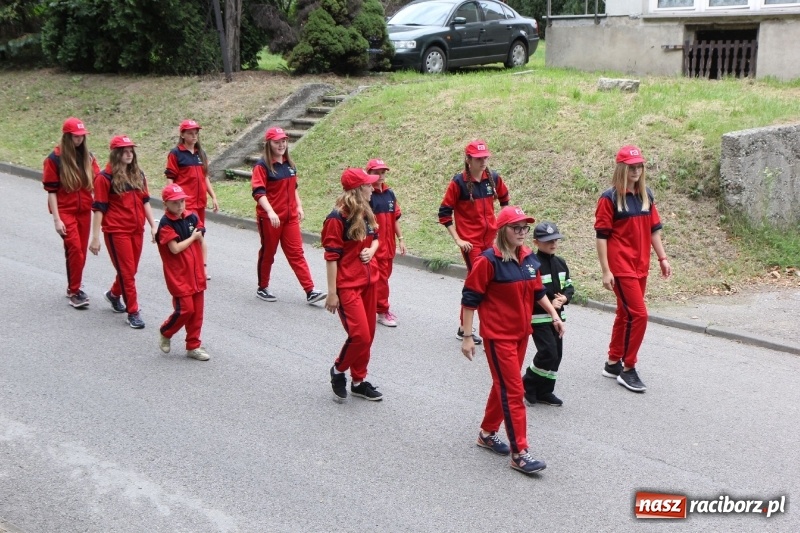 Zdjęcie w galerii na portalu naszraciborz.pl: U sąsiadów. Potężny korowód dożynkowy w Syryni wiadomości z regionu