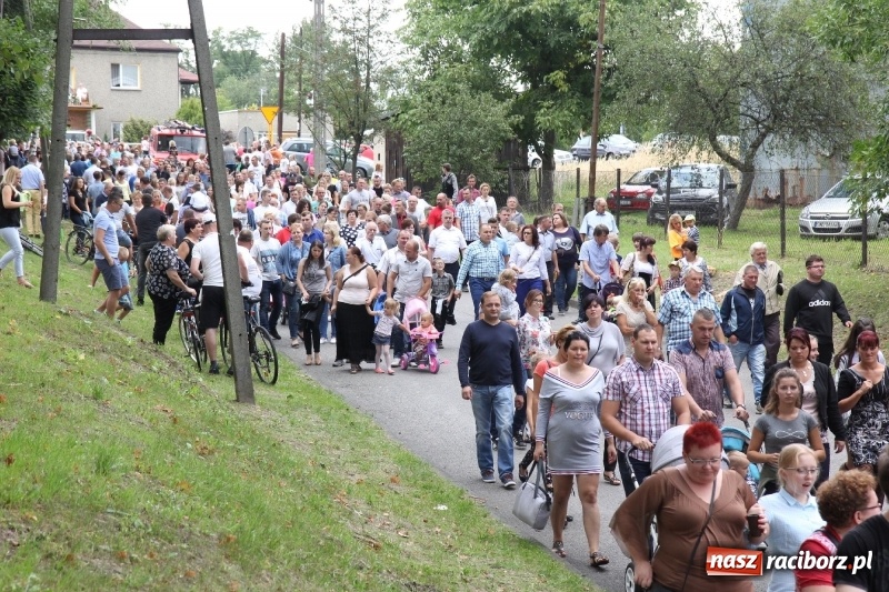 Zdjęcie w galerii na portalu naszraciborz.pl: U sąsiadów. Potężny korowód dożynkowy w Syryni wiadomości z regionu