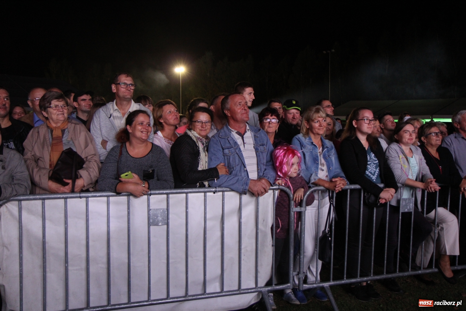 Zdjęcie w galerii na portalu naszraciborz.pl: Golec uOrkiestra na finał dożynek w Syryni. Golcowie porwali publiczność do zabawy! wiadomości z regionu